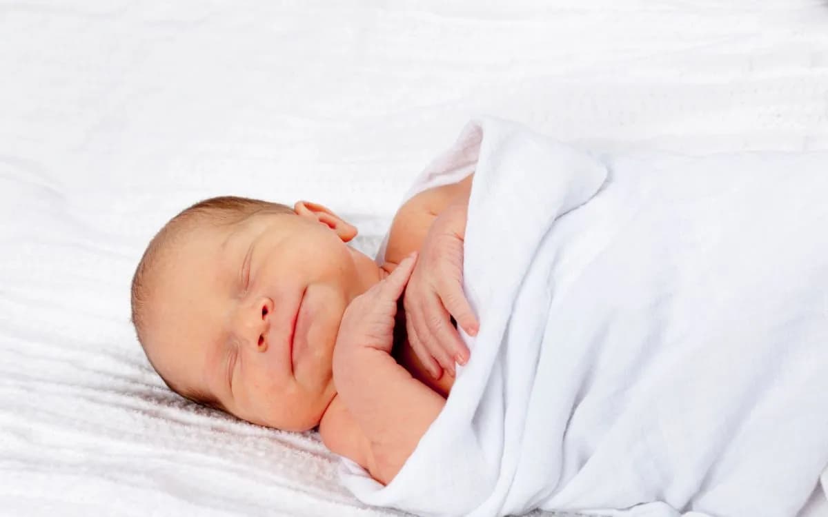 Quelle est la meilleure couverture d’emmaillotage pour bébé ?