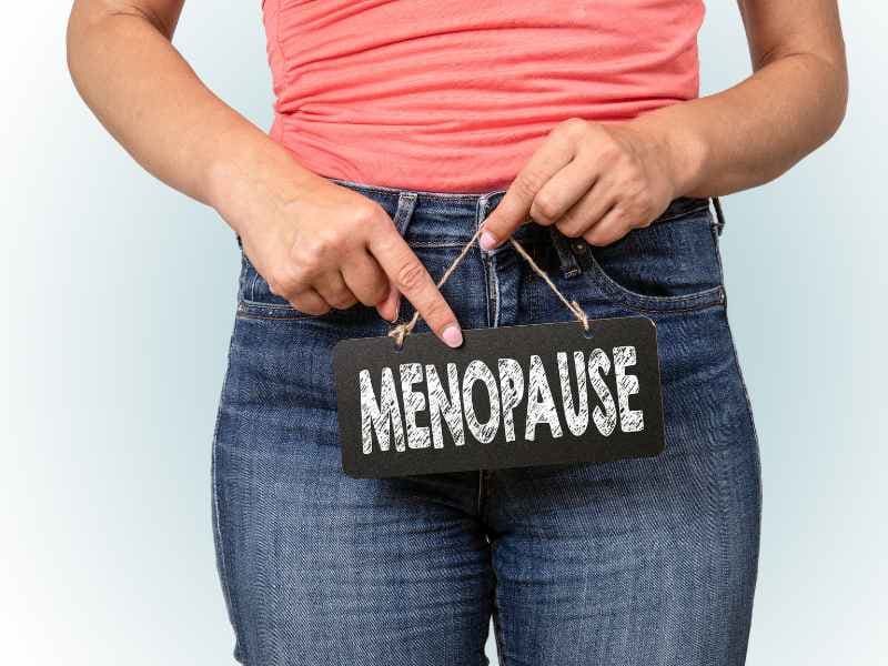 Migraine et ménopause : une étape à double tranchant ! Lien entre migraine, ménopause et maux de tête