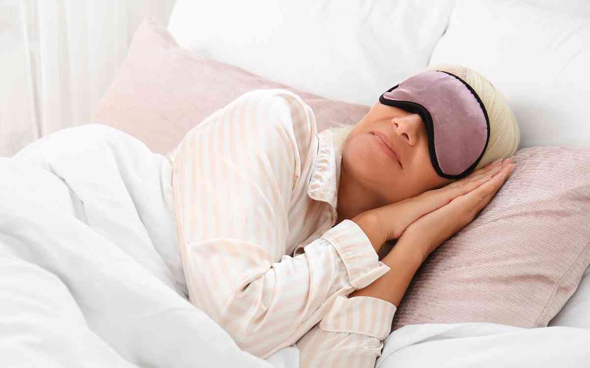 Le masque de sommeil en soie : votre allié pour de meilleure nuit ?